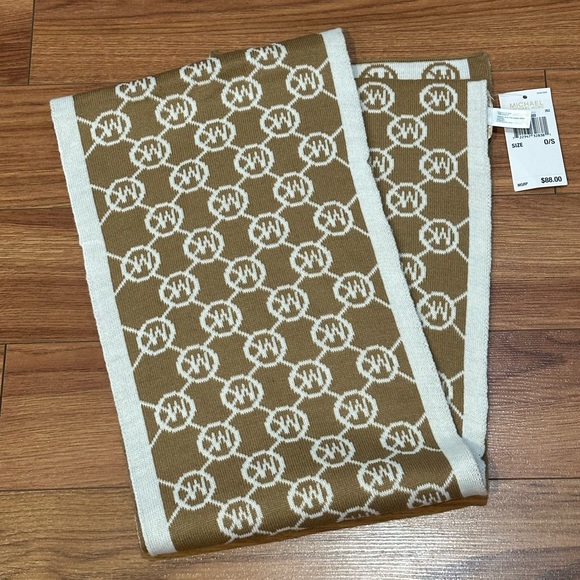 NWT- Micheal Kors Logo Scarf - Picture 1 of 7